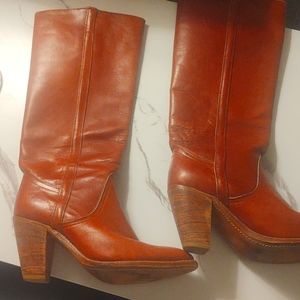 Frye brown Carmel vintage boots used match every thing 3 1/4 inch heal size 8.5